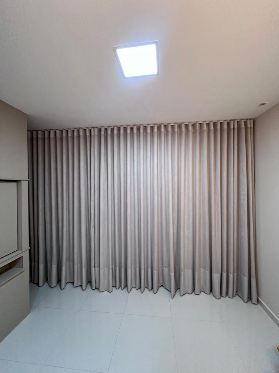 Limpeza e manutenção de cortinas com acabamento renovado